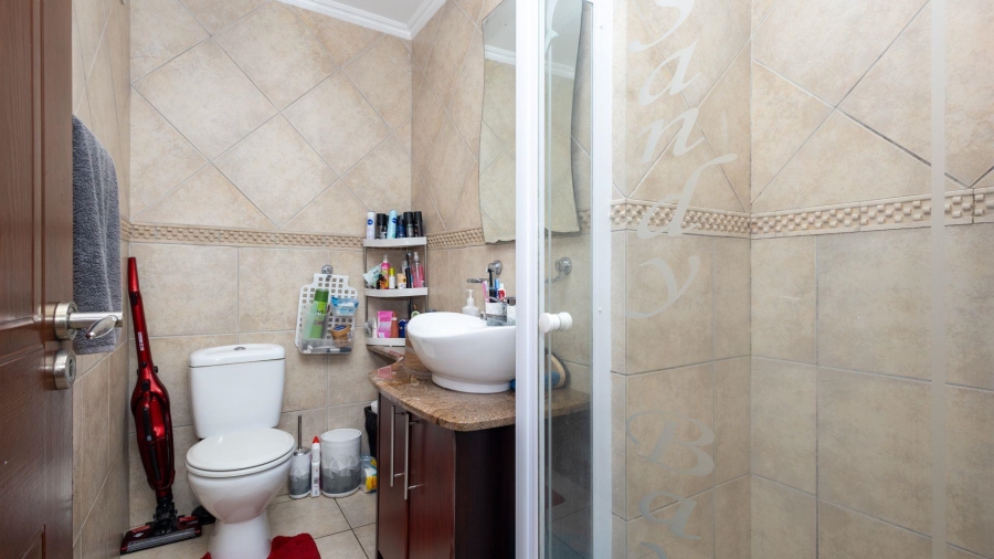 1 Bedroom Property for Sale in Table View Western Cape